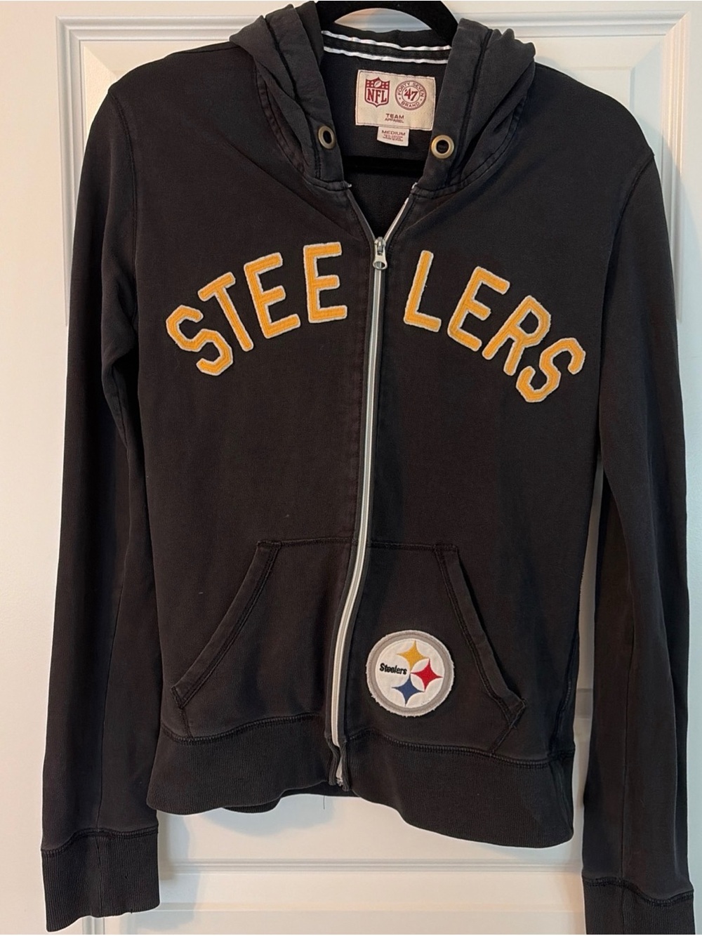 VINTAGE - 47 Brand Black & Yellow Women’s Steelers Zip-Up Hoodie